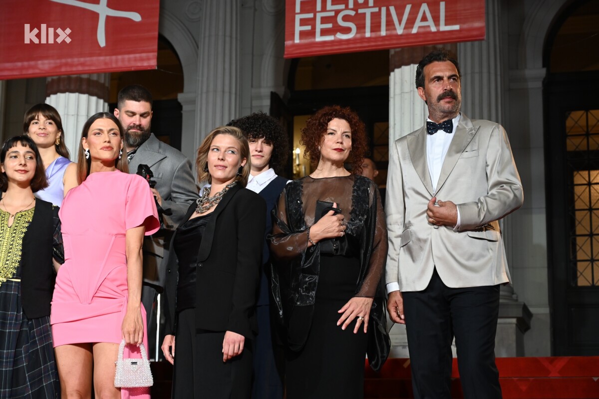 The red carpet was marked tonight by the crew of the film “Fantasy”.